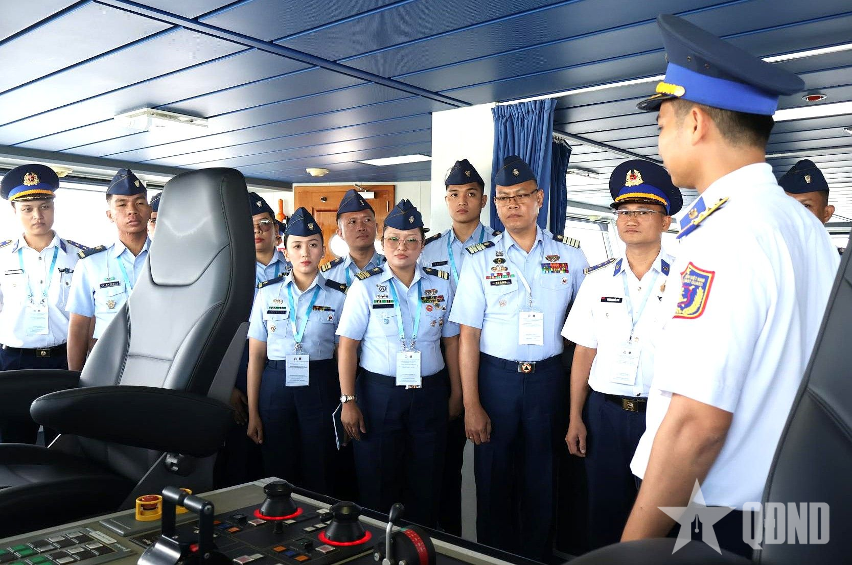Đoàn sĩ quan trẻ Lực lượng Bảo vệ bờ biển Philippines giao lưu tại Bộ tư lệnh Vùng Cảnh sát biển 2